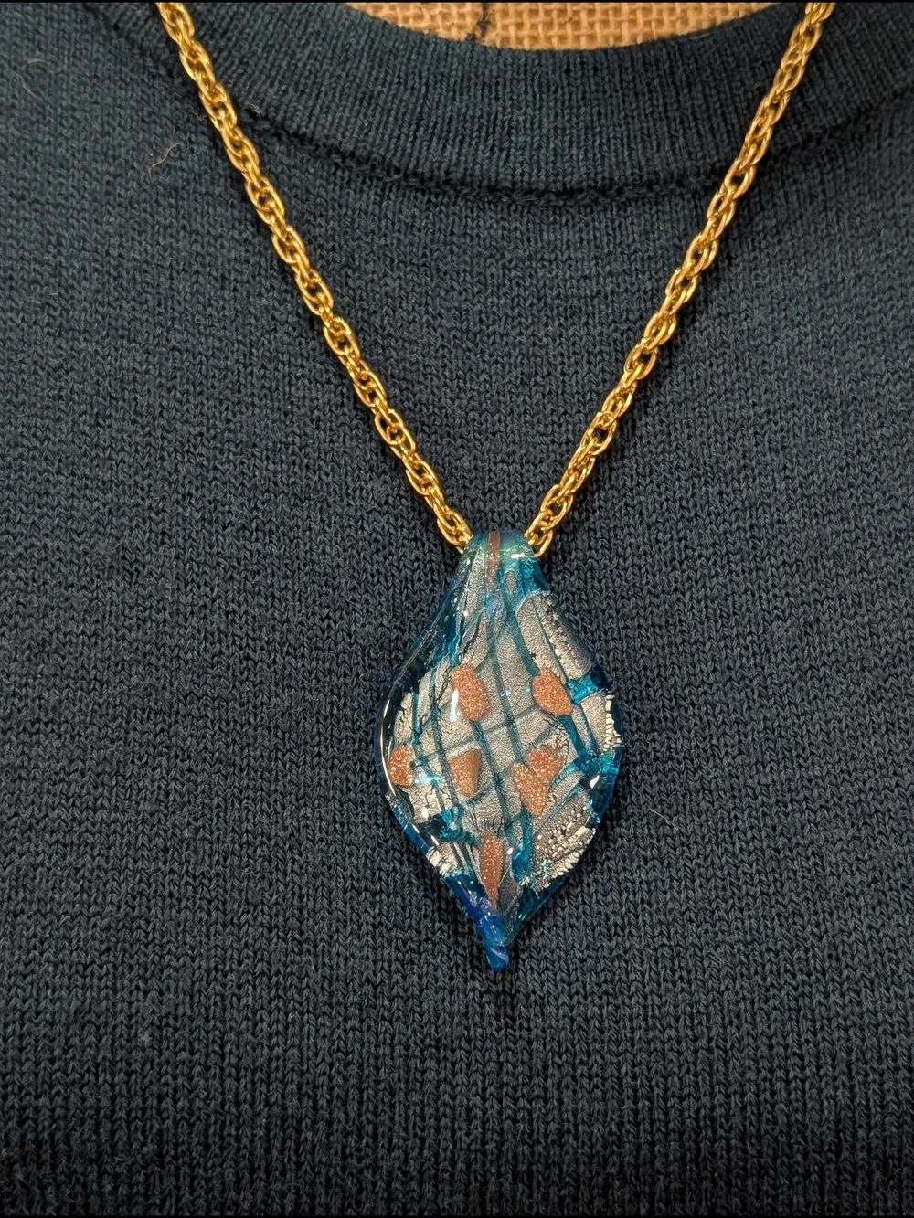 Murano Glass Leaf Pendant Pair - Picture 6 of 6
